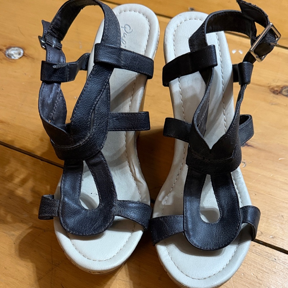 Qupid Black Strappy Sandals